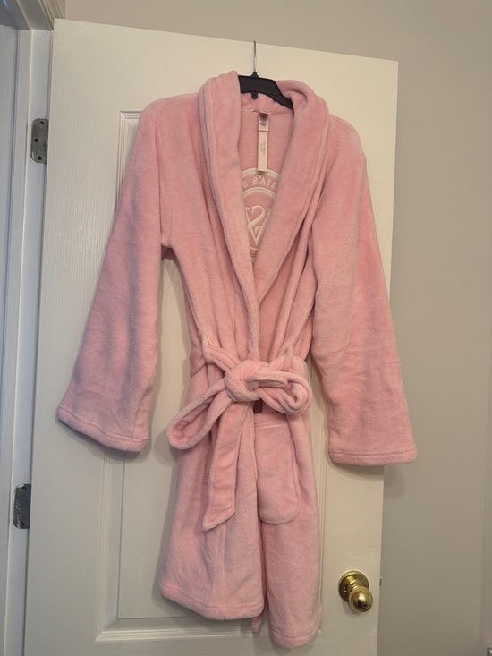 Victoria's Secret Other - Victoria's Secret Light Pink Plush Hooded Robe